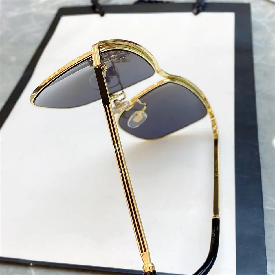Gafas de sol de estilo noble para hombre, gafas cuadradas con diseño de lentes grises, patrón grabado, montura fina de metal dorado, gafas de sol para mujer 0235w