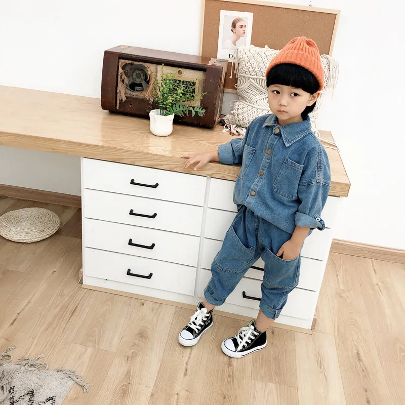 秋の新しいスタイルの子供用スーツkoobull tsaiツーピースベイビー韓国風のソリッドカラーロングスリーブ