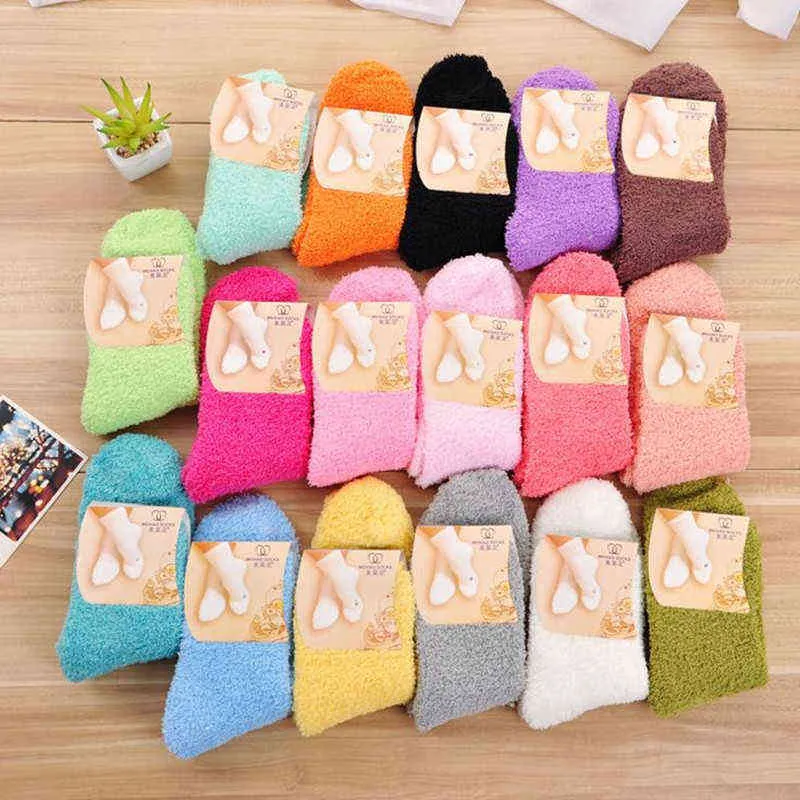 Chaussettes en cachemire Femmes Cadeau de Noël Casual Winter Warmer Hommes Femmes Chaussettes Mignon Candy Couleurs Fluffy Femme Chaussettes Fille Soft Cozy 211221