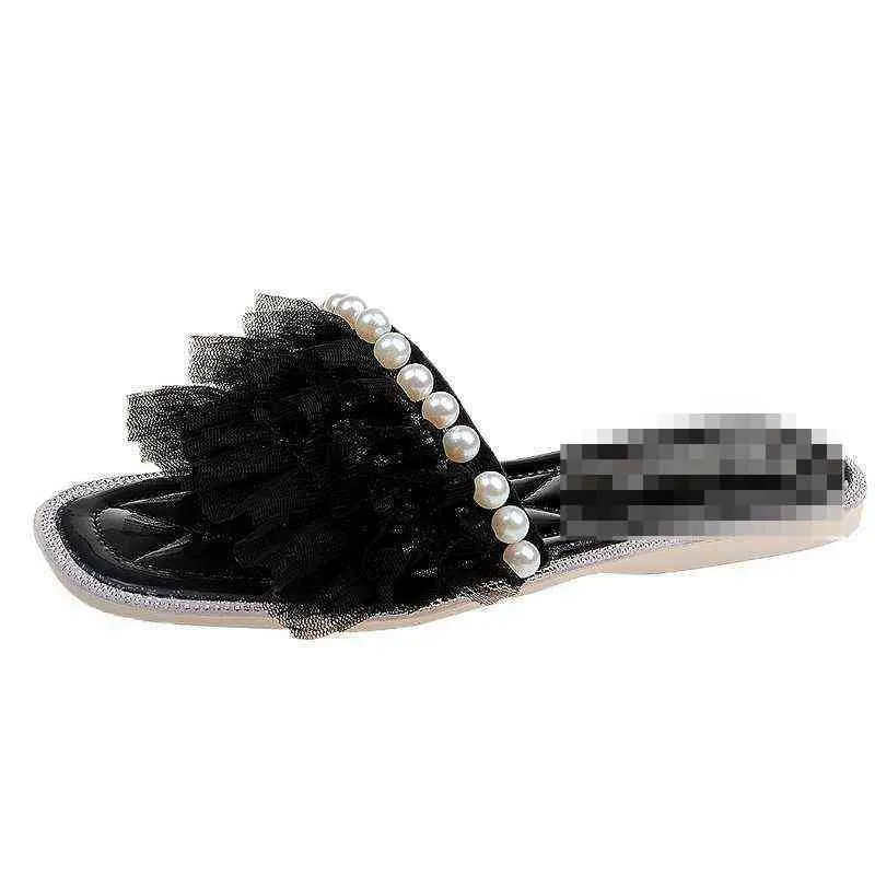 Сетка жемчужины маленькие ароматные ветряные тапочки для женщин, чтобы изнашиваться в летних модах открытый носок словом нижних каблуков с плоским дным сандалиями