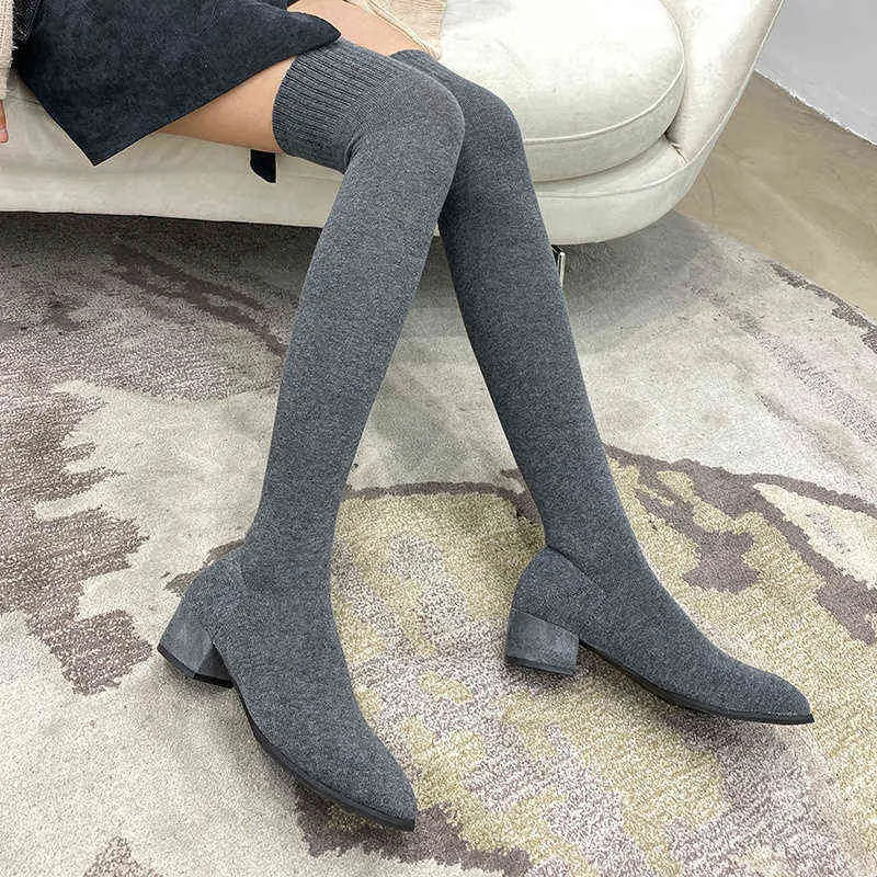 Kvinnors över knästrumpstövlarna Knitting Point Toe Elastic Slim Female Thigh High Flat Botas de Mujer Shoes 220111