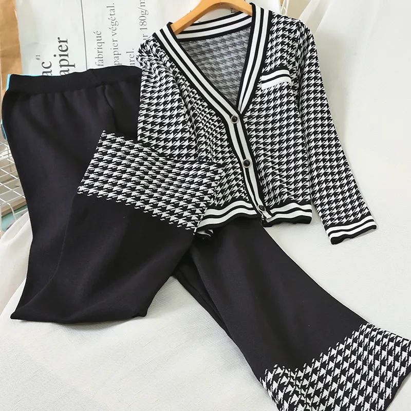 Весенний новый женский клетчатый вязаный кардиган с v-образным вырезом, свитер + повседневные широкие брюки, комплект из двух предметов, женский свободный вязаный костюм 201007
