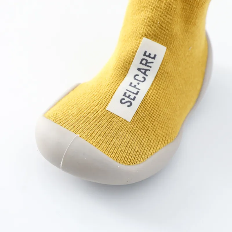 赤ちゃんの最初の靴幼児幼児の靴赤ちゃん男の子の女の子子供柔らかいゴム製の赤ちゃん最初の歩行者靴ニットブーティ抗スリップLJ201104