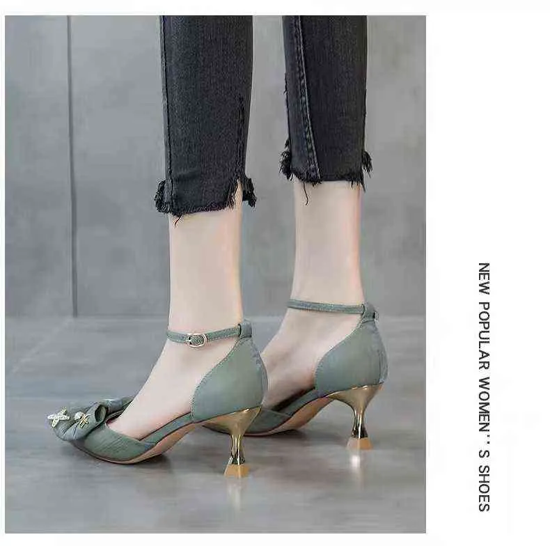 Sandels Fashion Korean Bow Hollow Hold Heels Pileczny Toe Stiletto płytkie usta Wiosna i lato Nowy 220303