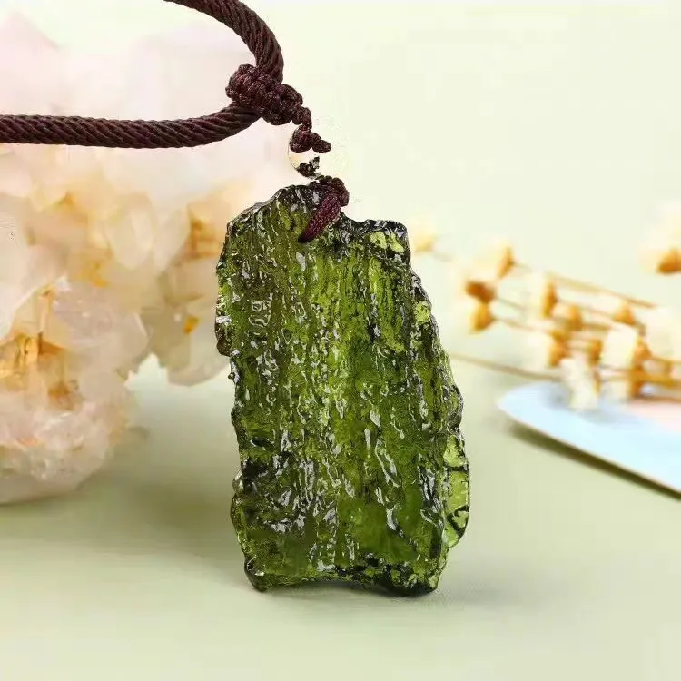 Un ciondolo in pietra di cristallo aeroliti verde Moldavite naturale energia apotropaica4g-5g lotto corda Collana unica 201013309H