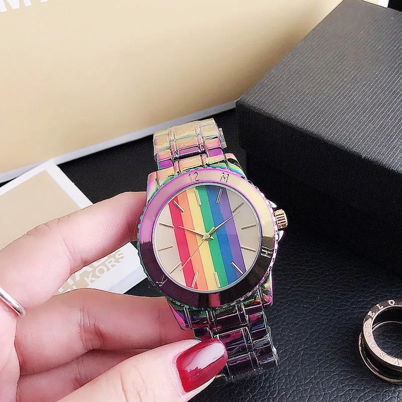 Varumärkeskvarts handledsklockor för män kvinnor tjej regnbåge färgglada stil matel stål band titta på m93215z7466169