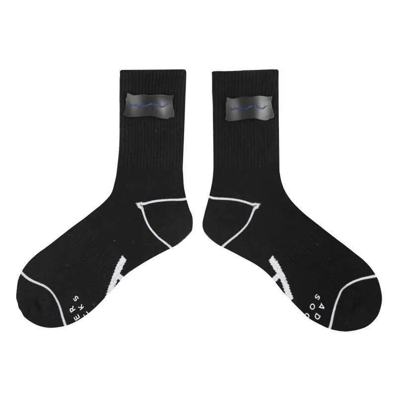 Sports, décontracté 21fwader marque de design coréen chaussettes tube moyen pour hommes et femmes vague cuir ponctuation broderie bas de sport marée