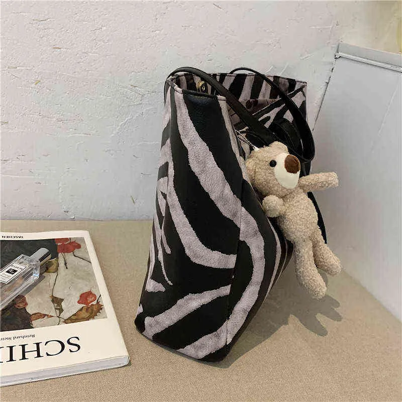 Shoppingkassar Fashion Zebra Pattern Big Bag Women Pu Strap Shopper Väska Ny Tygväska För Kvinnor 2020 Axelväskor Kvinnor Handväska Bok-väska Bolso 220310