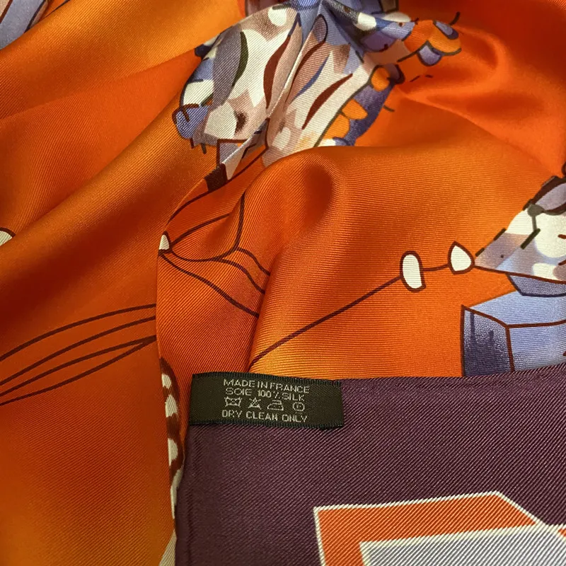 Nuova misura di stile 90 cm - 90 cm di buona qualità 100% twill di seta materiale sciarpa quadrata con motivo stampato color arancione donna195B