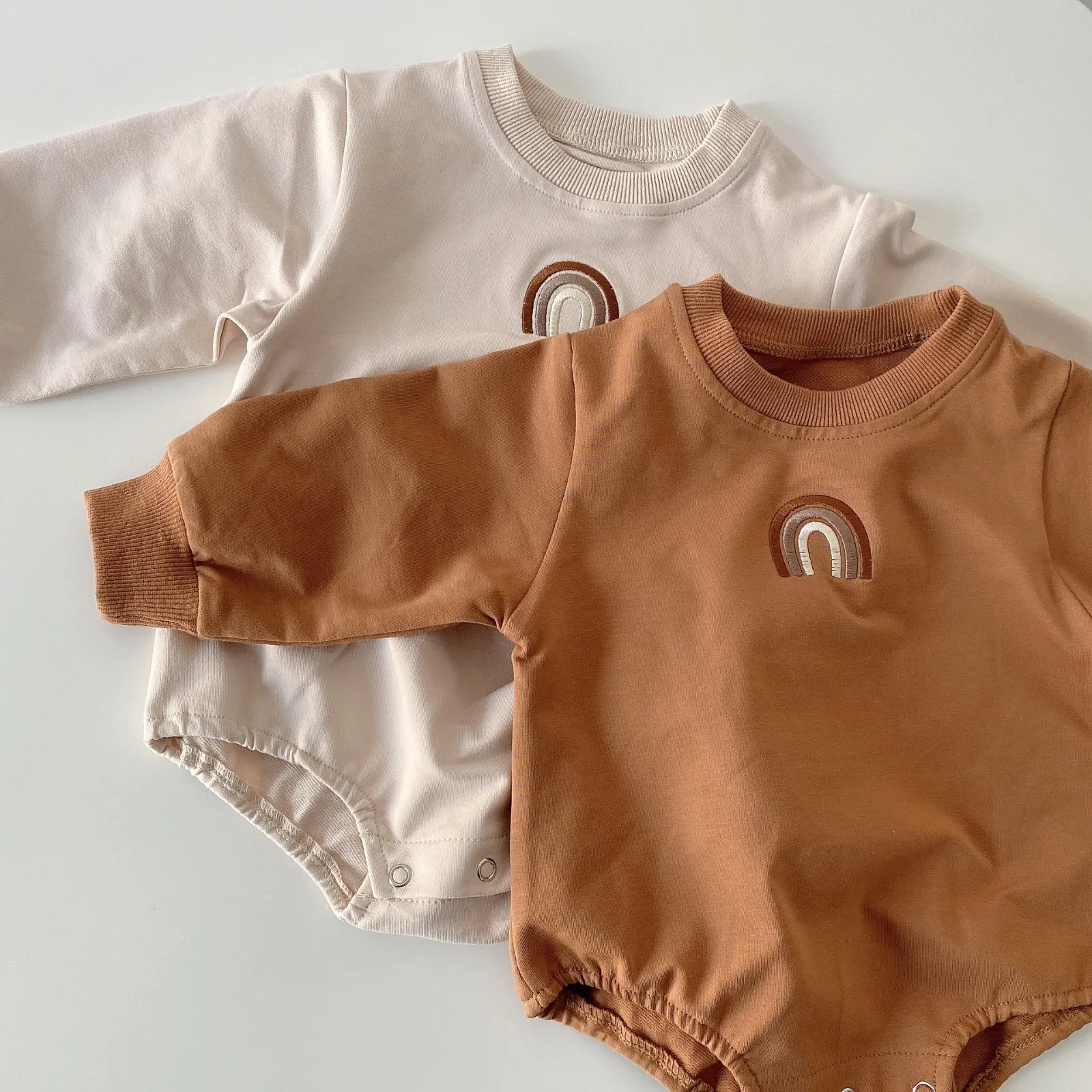 Herbst Neugeborene Jungen Mädchen Kleidung Stickerei Regenbogen Body Baumwolle Langarm Overall Nette Reizende Baby Kleidung 210309