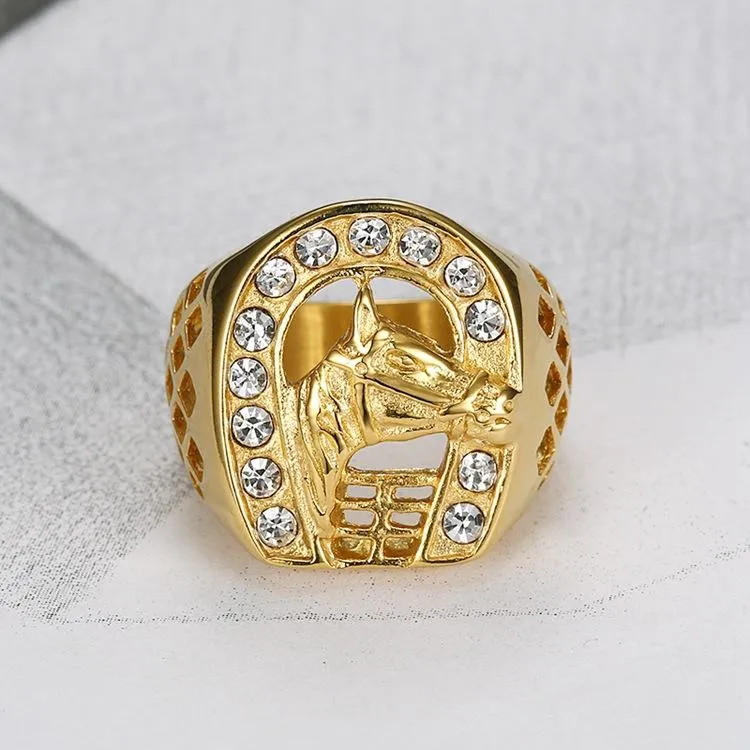 Anillos de racimo HIP Hop Micro Pave Rhinestone Iced Out Bling Horse Ring IP Gold Filled Titanio Acero inoxidable para hombres Jewelry3185