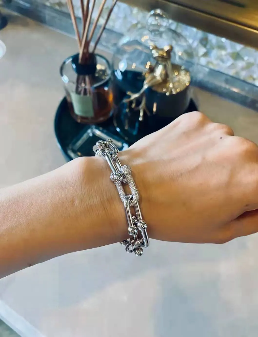 Bracelet bracelet en or pour femmes, chaîne à maillons, larges diamants, bracelets de styliste pour hommes, couple, montre de créateur de mode, qualité supérieure, mariage 2340