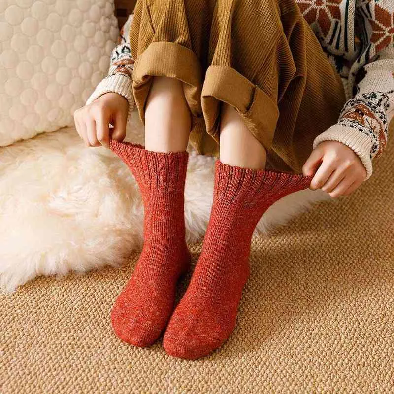 Winter Women's Thick Warm Merino Wool Socks Harajuku Retro Cold Resistant Fashion Casual Solid Color Cashmere Socks 211221