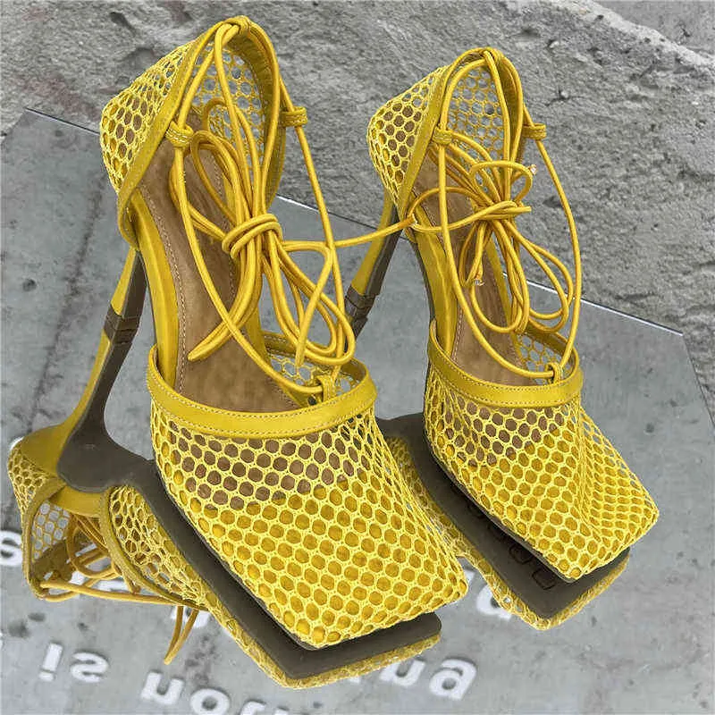 2022 Kvinnor Summer Sandals 10 cm High Heels Female Square Toe Roman Casual Cross Toe Sandles Yellow Mesh Strap Pleaser Shoes Y6571406