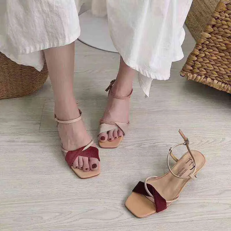 Sandales romaines en daim pour femmes, nouveau design de style coréen, élégantes, une ligne, ceinture croisée, confortables, talon moyen, polyvalentes, 2022
