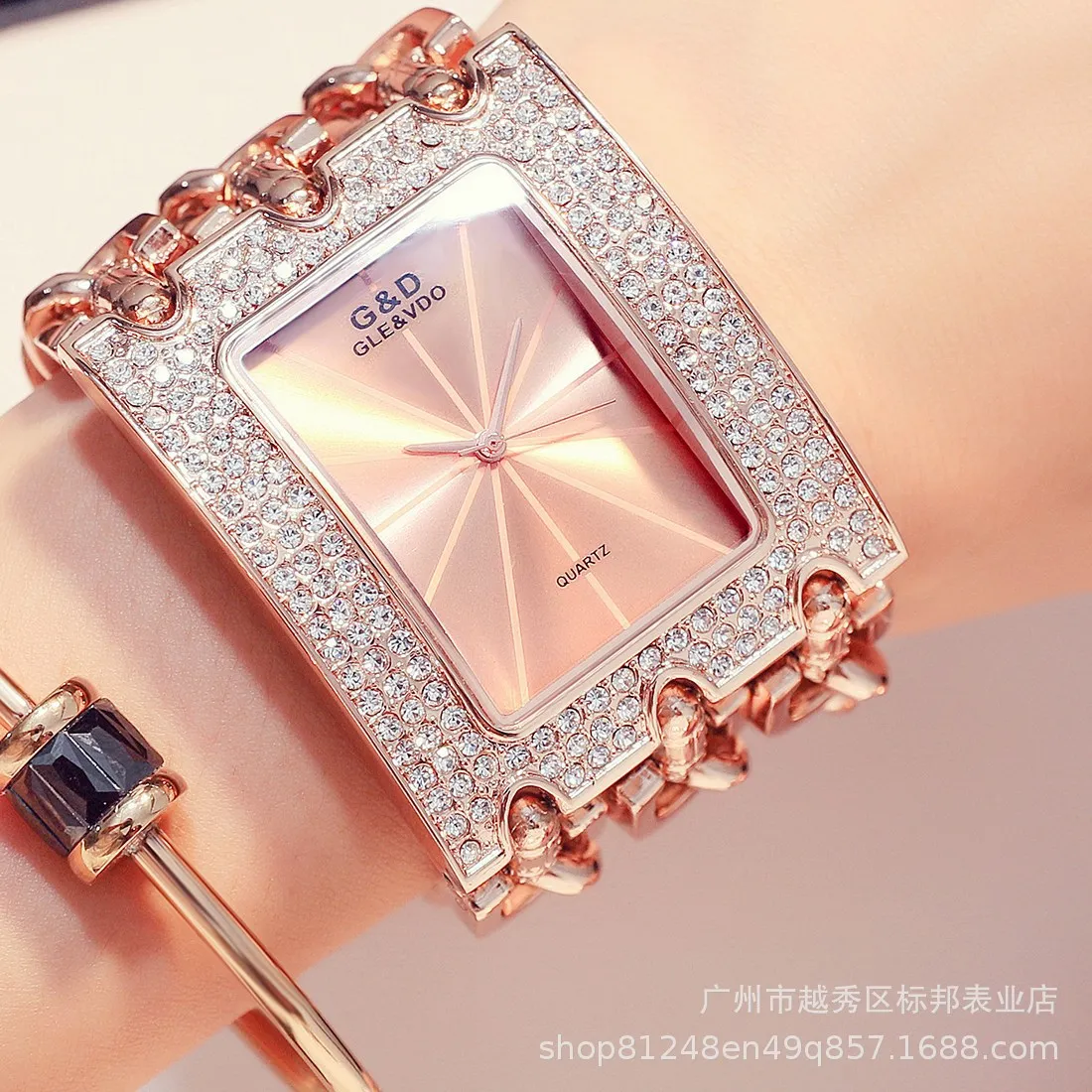 Diamond D Gaishideng Reloj de cuarzo para mujer con tres cadenas transfronterizas y grandes diamantes incrustados Reloj no mecánico para mujer Watc319h