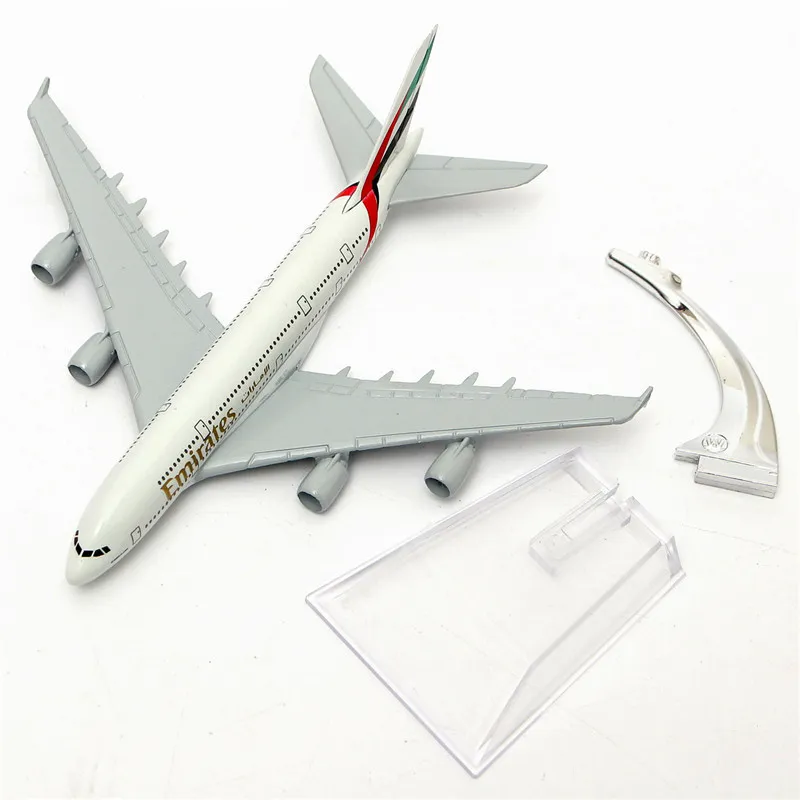 Air Emirates A380 Airlines Modello di aereo Airbus 380 Airways Modello di aereo in lega di metallo da 16 cm con supporto aereo M6039 Modello di aereo LJ204069216