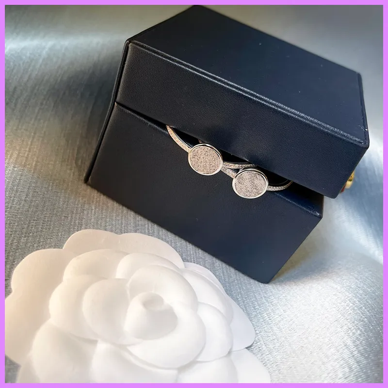 Donne Nuovi gioielli di design Orecchini rotondi in argento Moda di strada Orecchini con diamanti da donna orecchini a bottone da sposa S925 regali D222255F