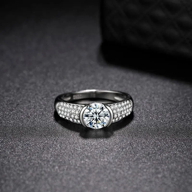 Neue kreative S925 Silber-überzogene Platin-überzogene Simulation Moissanite Einfache Mode Weibliche Engagement Hochzeit Diamant Ring Geschenk