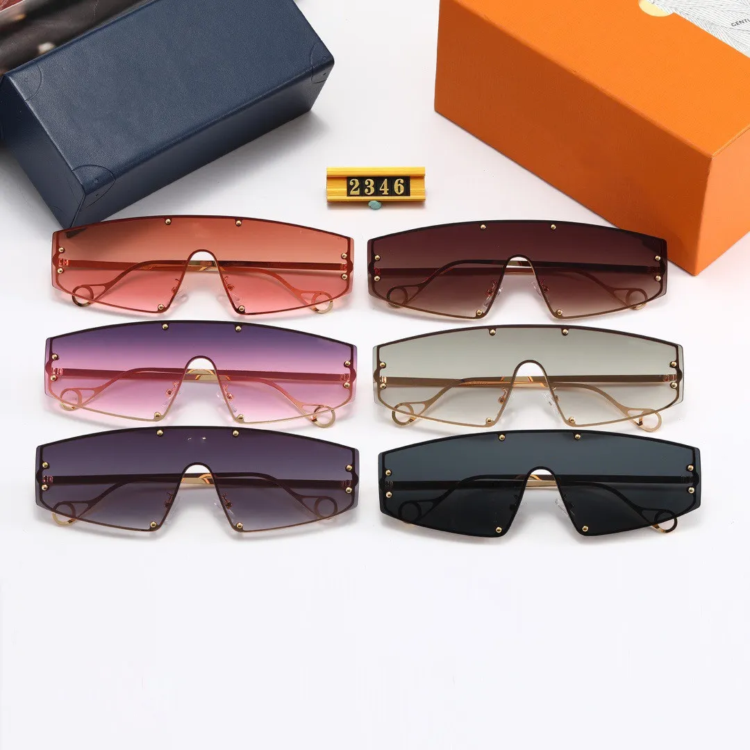 1346designer Sunglasses 럭셔리 여성 브랜드 안경 야외 음영 PC 프레임 고급 패션 브랜드 클래식 레이디와 Box271I