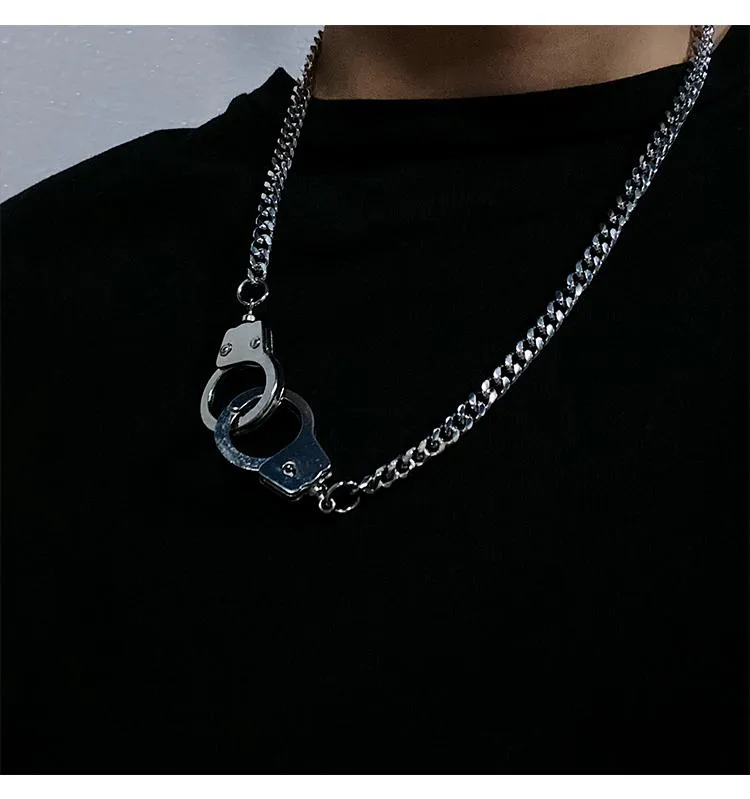 HUANZHI Vintage Punk Handschellen Anhänger Kette Link Klassische Hip Hop Silber Farbe Einfache Stil Paar Halskette Für Männer Jewelry2769