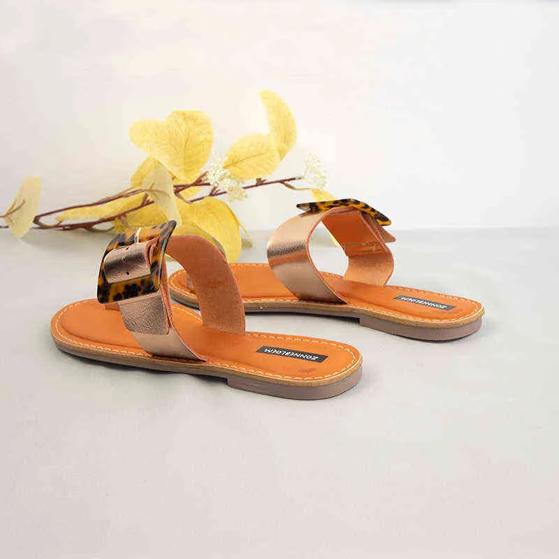 Sandels nya sandaler för kvinnor sommar utanför stranden Flat glides skor designer mode stil tofflor kvinna läder grundläggande flip flops 220303