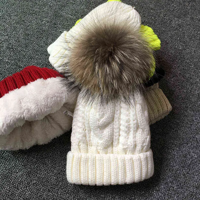 Cappelli da donna Aggiungi velluto Pile Interno Berretti Cappelli invernali da donna 100% Pelliccia di procione Cappello con pompon Cappellini modello Twist femminile 211228