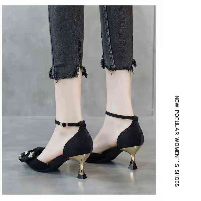Sandels Fashion Korean Bow Hollow Hold Heels Pileczny Toe Stiletto płytkie usta Wiosna i lato Nowy 220303