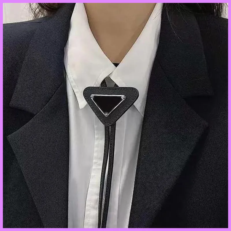 Mens New Women Designer Ties Top Fashion Leather Neck Tie Bow para hombres Ladies con patrón Letras Corbatas Fur Solid Corbatas D2112311F