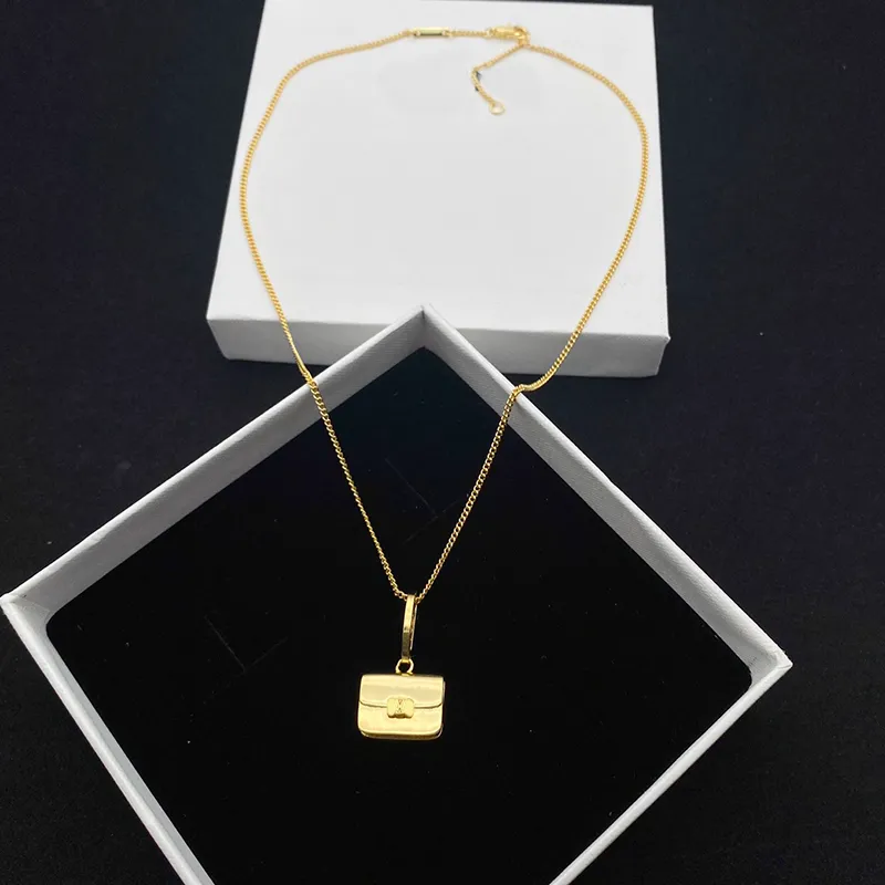 مجموعة قلادة مصممة للأقراط للنساء لوكسوريز مصمميات قلادة الذهب قلادة قلادة موضة الأزياء هدية مع سحر D2202181Z159E