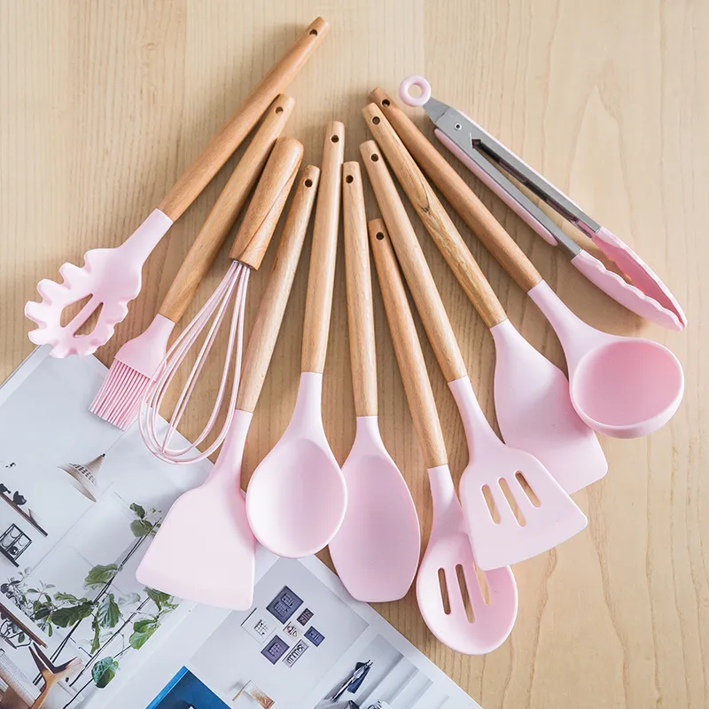 Set di strumenti da cucina rosa Set di utensili in silicone premium Pinze tornitore Spatola Cucchiaio da zuppa Pala antiaderente Pennello olio Attrezzo da cucina C0927254f