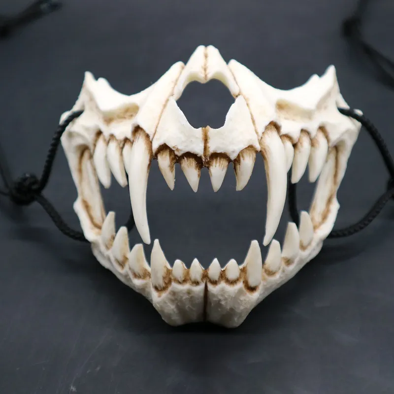 Mezza maschera animale Denti lunghi Demone Samurai Maschera di osso bianco Tengu Drago Yaksa Tigre Maschera di resina Cosplay T2005094633212