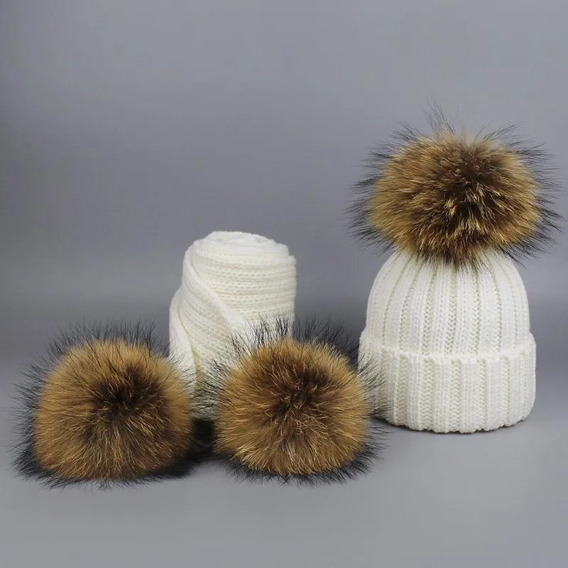 Nouveau 2 pièces ensemble enfants hiver chapeau écharpe pour filles chapeau réel fourrure de raton laveur Pom Pom bonnets femme casquette tricoté hiver Whole13094