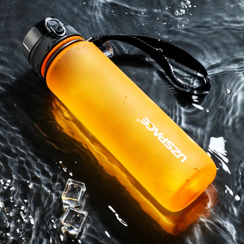 Bouteilles d'eau de sport de 500 ml portables étanches Tritan en plastique bouteille de boisson directe en plein air Tour Camp Drinkware articles d'expédition gratuits 201221