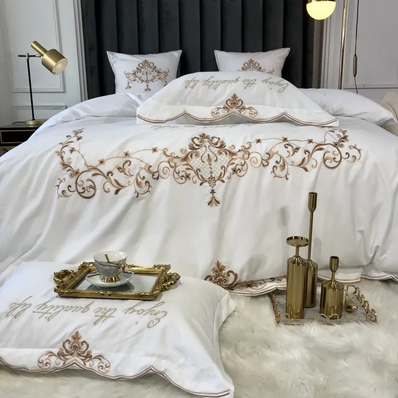 シックなゴールド刺繍布団の高級ブラシをかけられた綿の柔らかい寝具ベッドシーツピローのシャムズの掛け布団カバーセットT200706