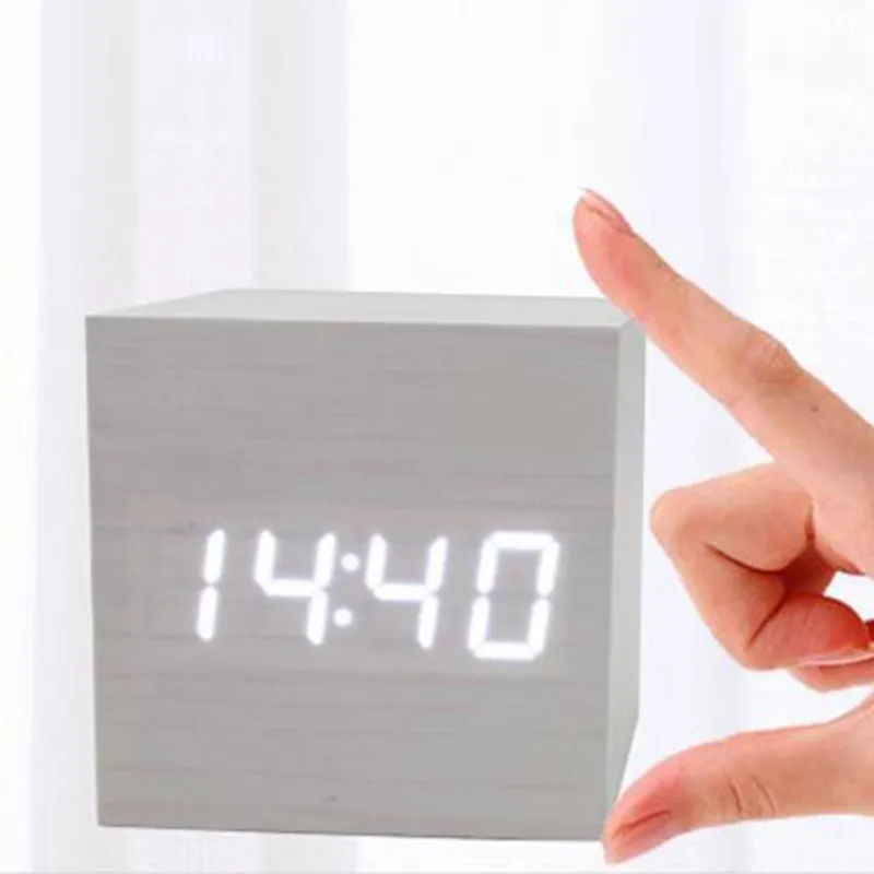 Ny ankomst trä LED -väckarklockor Temperaturelektronisk klocka Ljud Kontroll Digital LED Display Desktop Kalender Tabellklocka L3690151