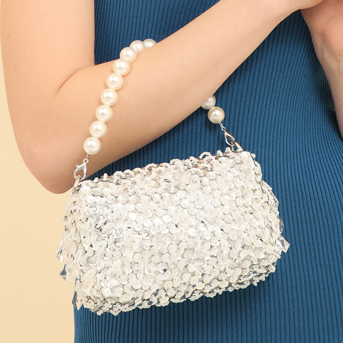 HBP Fashion 2022 new evening bag European and American embroidery beaded hand-held king bag