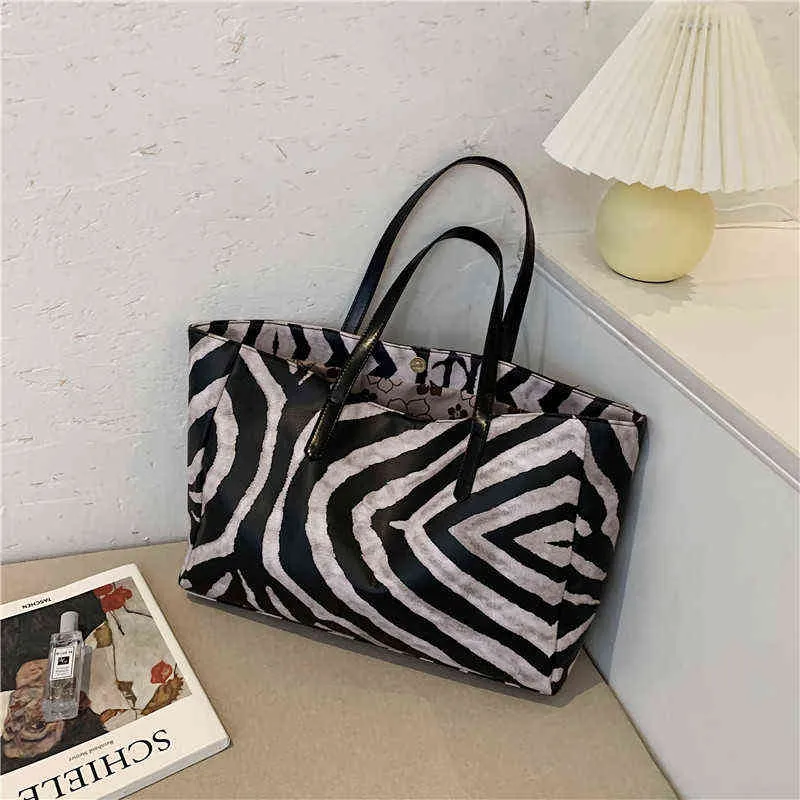 Sacos de compras Moda Zebra Padrão Big Bag Mulheres Pu Strap Shopper Bag Nova sacola para as mulheres 2020 bolsas de ombro Womens Bolsa Book-Bag Bolso 220310