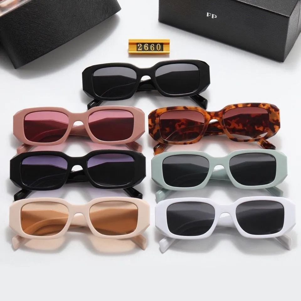 Lunettes de soleil designer Fashion Classic Eyeglass Goggle Outdoor Beach Sun Sunes For Man Woman Signatur triangulaire en option