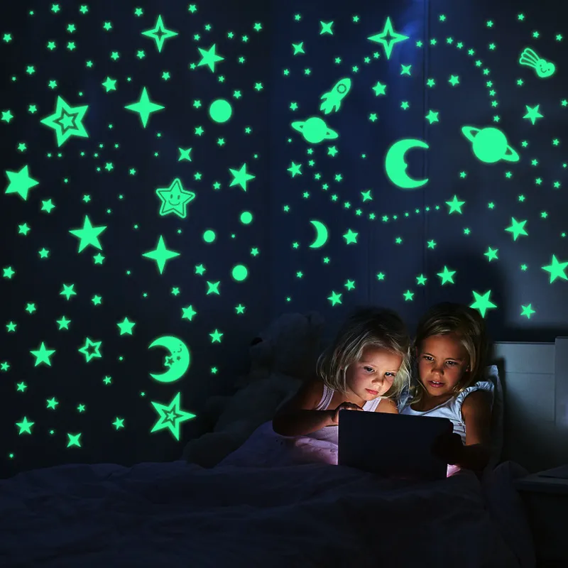 子供部屋のための輝く月と星の壁のステッカーのための壁のステッカー赤ちゃん保育園家の装飾デカール輝く寝室の天井220217