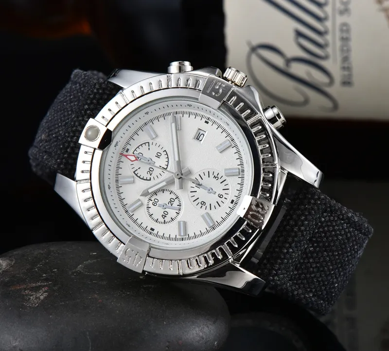 2021 Nieuwe collectie Drie steken luxe herenhorloges Quartz Horloge hoge kwaliteit Topmerk Met kalenderfunctie klok Stoffen riem m340J