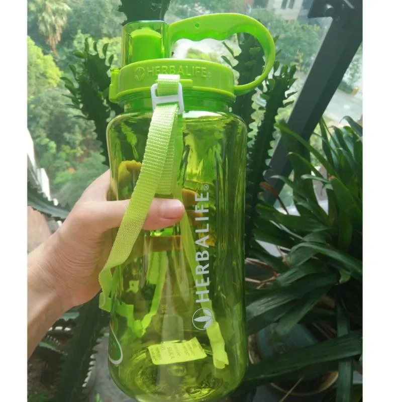 2000 ml 64oz milieuvriendelijke plastic waterfles in voorraad items Volwassenen Handgrip Sport Sport klimmen Hiking Herbalife fles252B