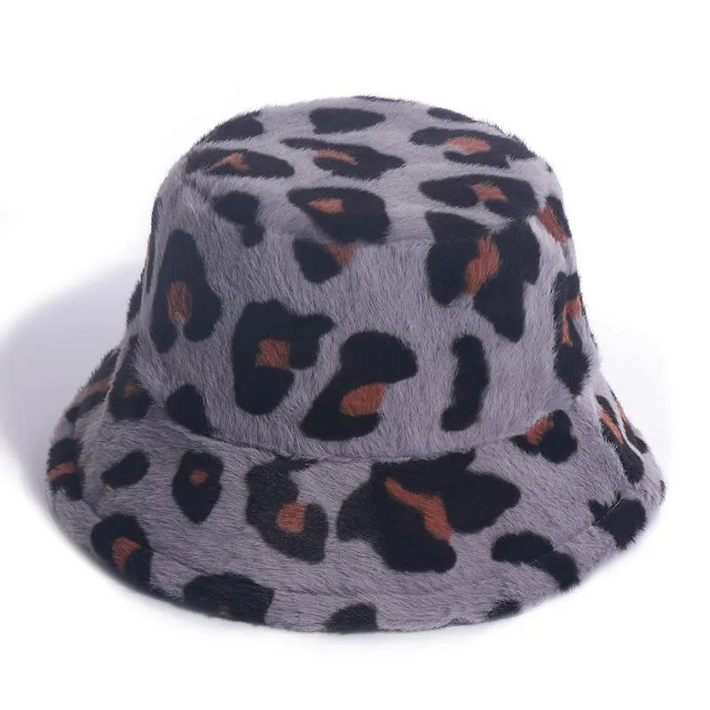 2020 Новый корейский зимний винтажный леопардовый плюшевая шляпа Женщина Женщины теплый искусственный мех шкаф японский милый милый рыбак Hat206U