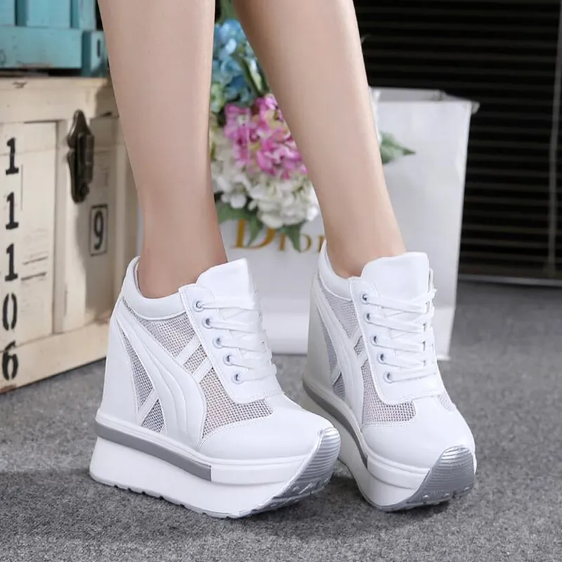 Novos tênis de plataforma de malha clássica de malha treinadores de sapatos brancos de 10 cm de altura sapatos ao ar livre sapatos casuais respiráveis Mulher9111266