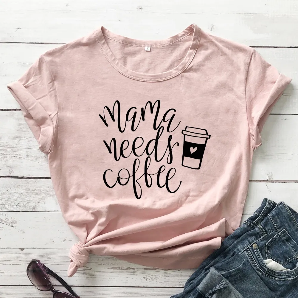 Mamãe precisa de café camiseta engraçado camiseta das mulheres de manga curta O-pescoço camiseta femme de algodão branco tshirt mulheres top fracos camiseta mujer T200525