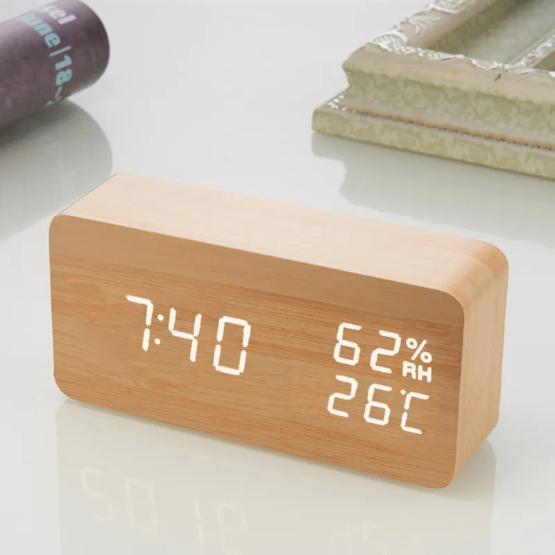 D2目覚まし時計デジタルLED木製ウォッチテーブルボイスコントロールウッドデスパータデースズタイム温度表示デスクトップクロックギフト220311