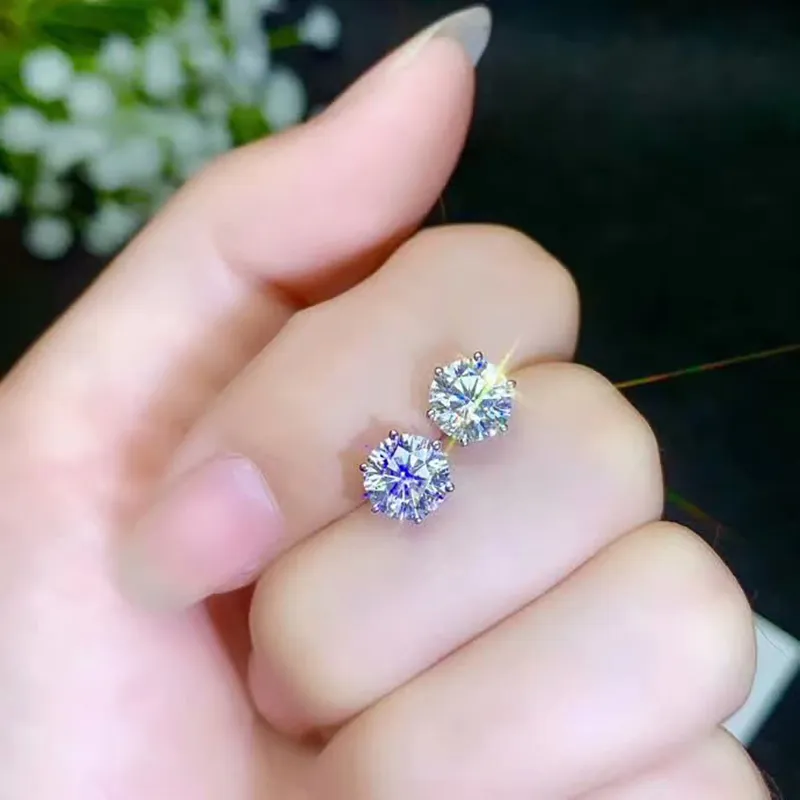 Boeycjr 925 실버 0.5 / F 컬러 Moissanite VVS Fine 쥬얼리 다이아몬드 스터드 귀걸이 여성을위한 국가 인증서 LJ201013