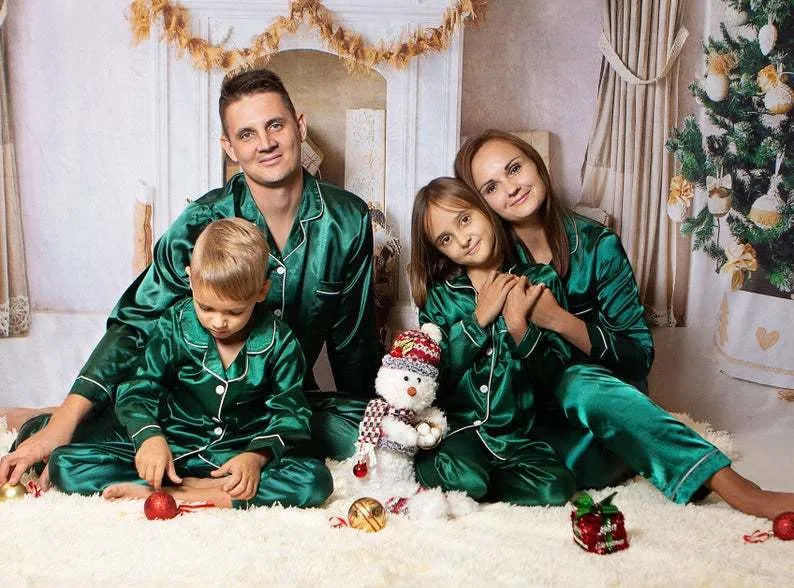 Weihnachtspyjamas, passende Familienkleidung, Jungen- und Mädchen-Pyjama-Set aus Seidensatin, Papa, Mama und ich, Pyjama-Anzug in Übergröße, 220310