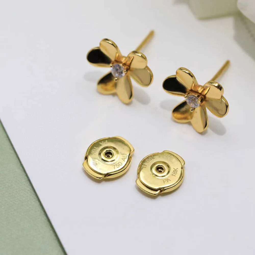 Europäische Luxusmode Lucky Grass Gold Ohrringe für Frauen Platin S925 Sterling Silber Süße und zarte UFO Ohrstöpsel Brand256h