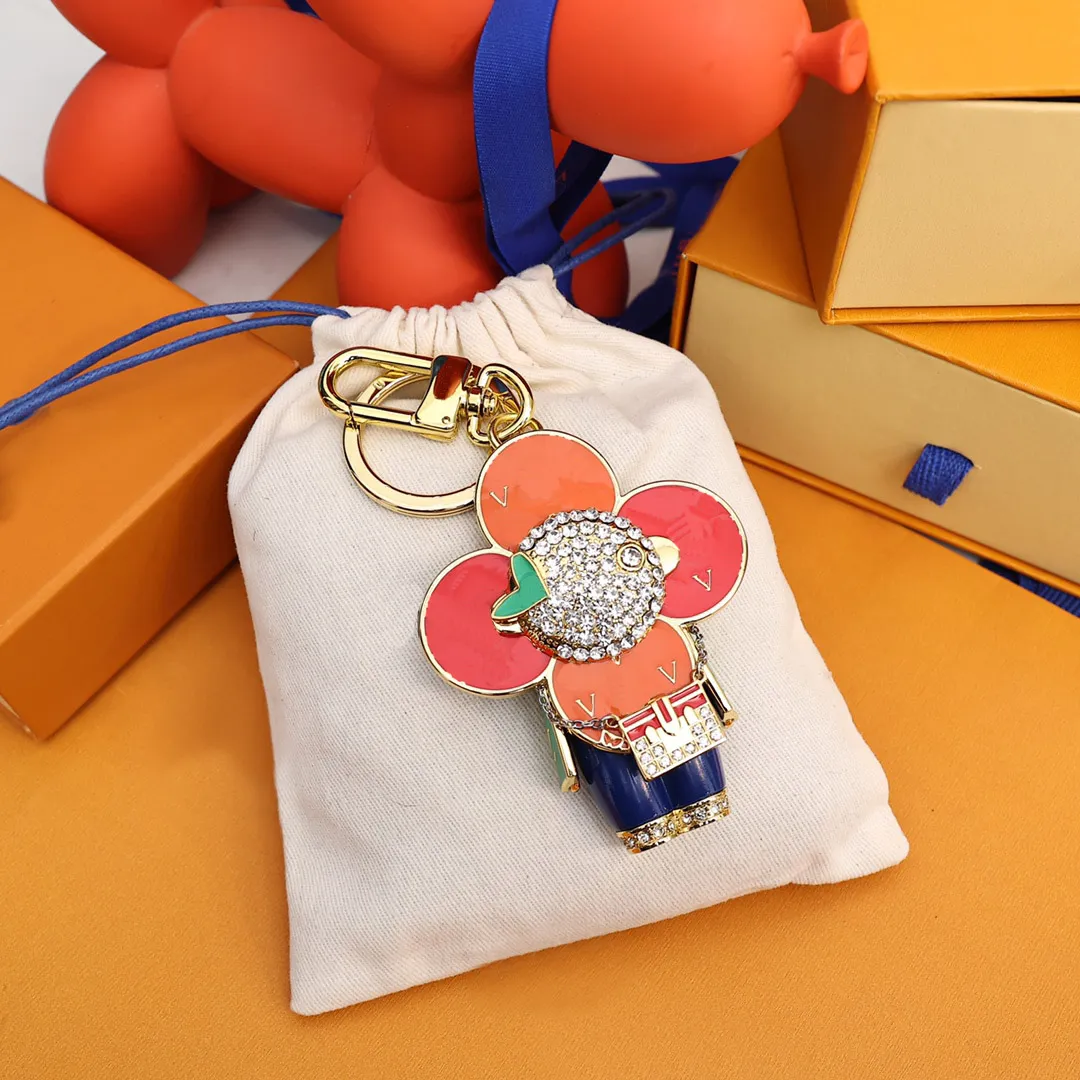 Luxury Designer Keychain Stylish Sun-flower Image Pendant Keychains Trendy Keys Buckle Mens Womens Bag Ornaments High Qua267l